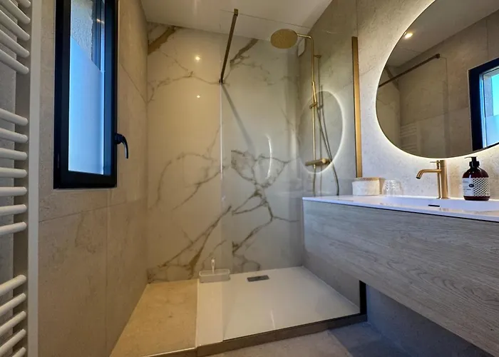 Saphir - Sea View, Access And Pool *